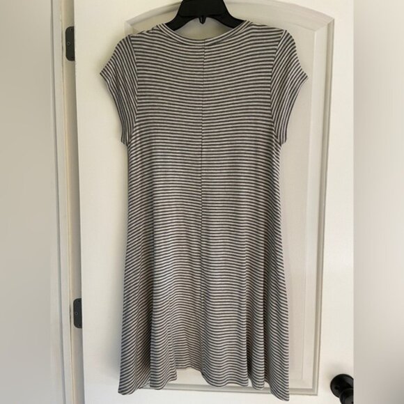 Women’s T shirt dress by Elan w/POCKETS NWT Size Med Dark and Light Gray… - Picture 2 of 5